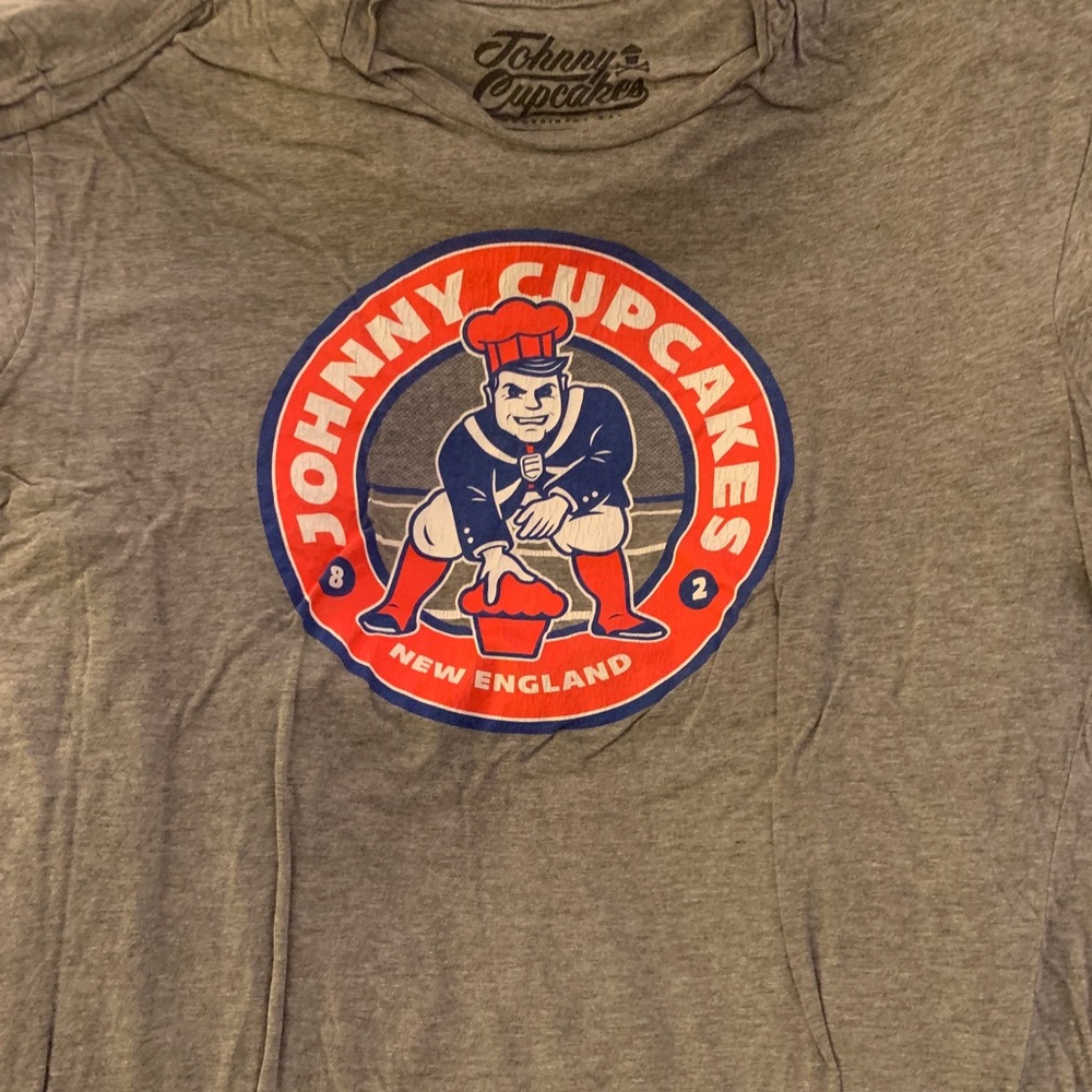 XL Johnny Cupcakes t - used/worn.